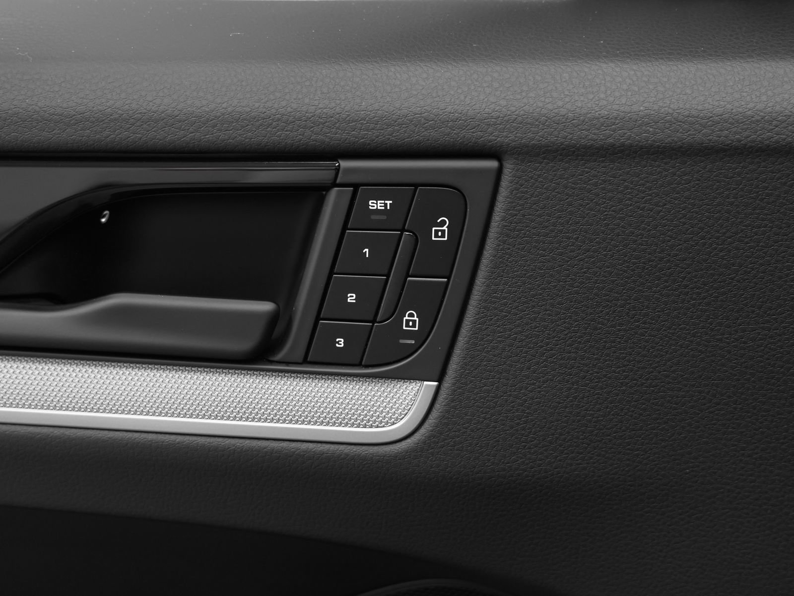 Certified 2025 Porsche Cayenne AWD/4WD image 29
