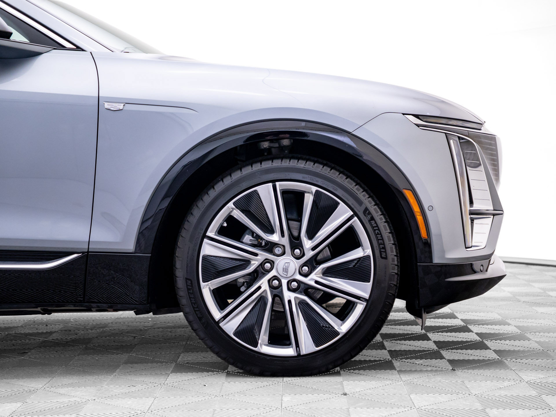 Certified 2025 Cadillac Lyriq Luxury w/ LPO, Floor Liner Package AWD/4WD image 36