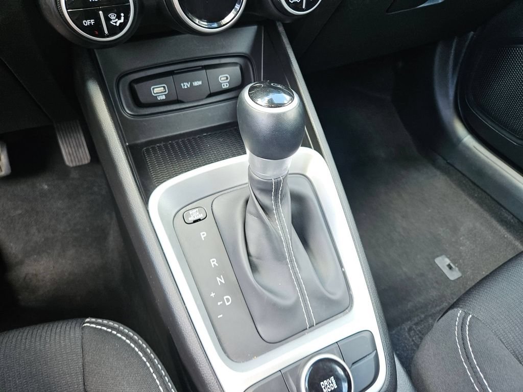 Used 2025 Hyundai Venue SEL FWD image 54