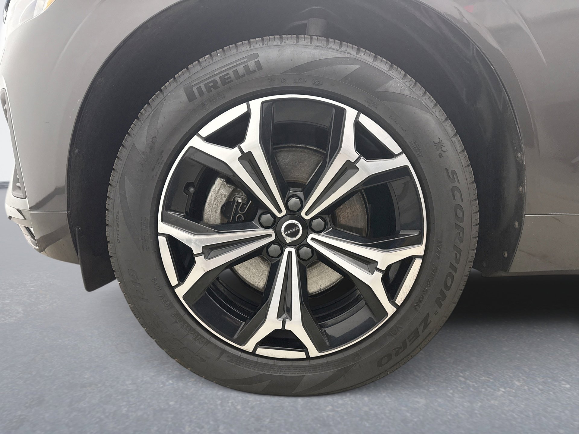 Used 2022 Volvo XC60 B5 Momentum w/ Climate Package image 27