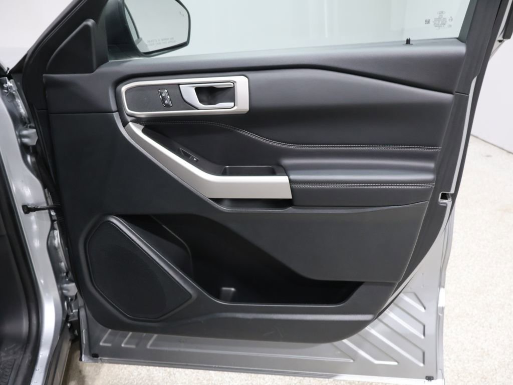 Used 2024 Ford Explorer XLT w/ Equipment Group 202A image 25