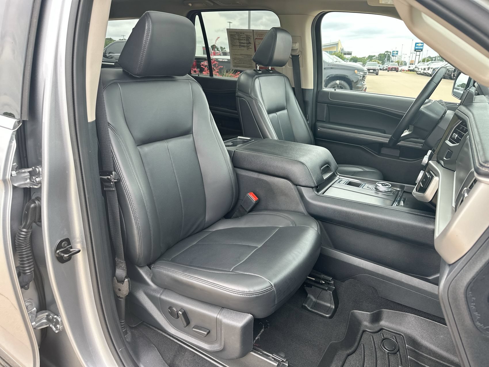Used 2023 Ford Expedition XLT RWD image 26