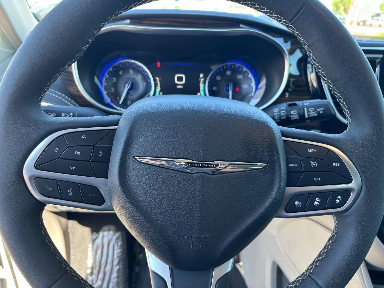 Used 2024 Chrysler Pacifica Limited image 28