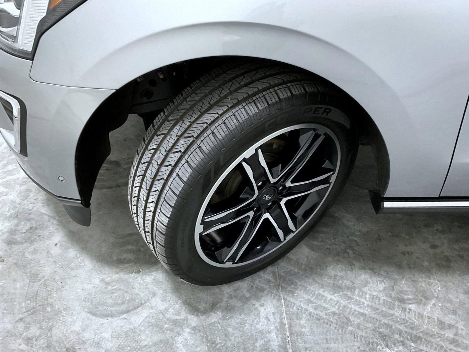 Used 2021 Ford Expedition Limited image 26