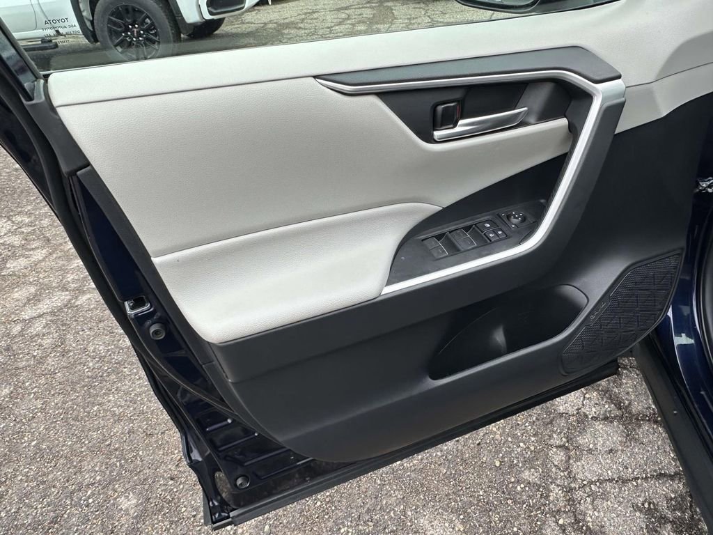 Used 2024 Toyota RAV4 XLE w/ Convenience Package image 18
