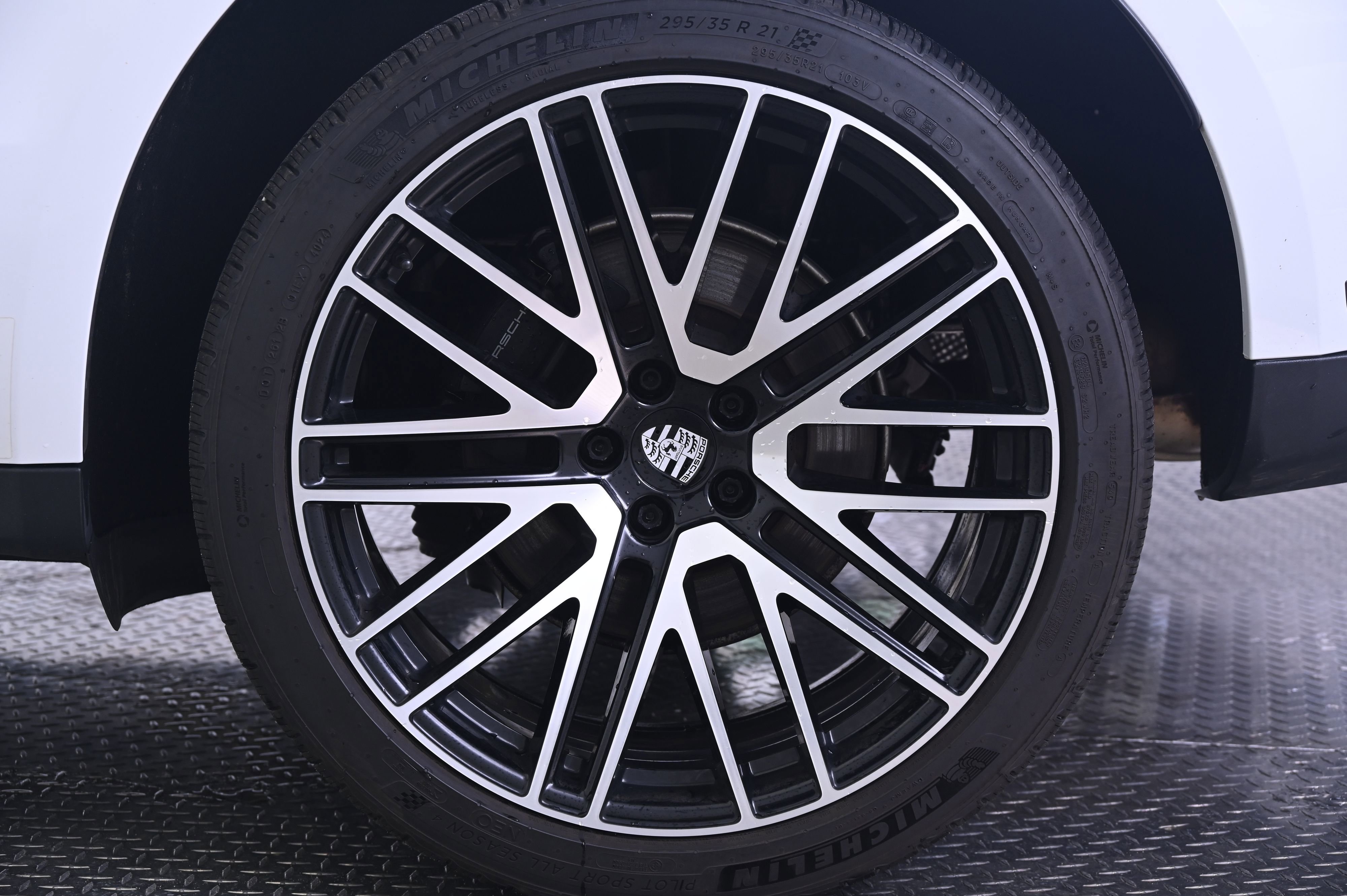 Certified 2022 Porsche Macan image 12