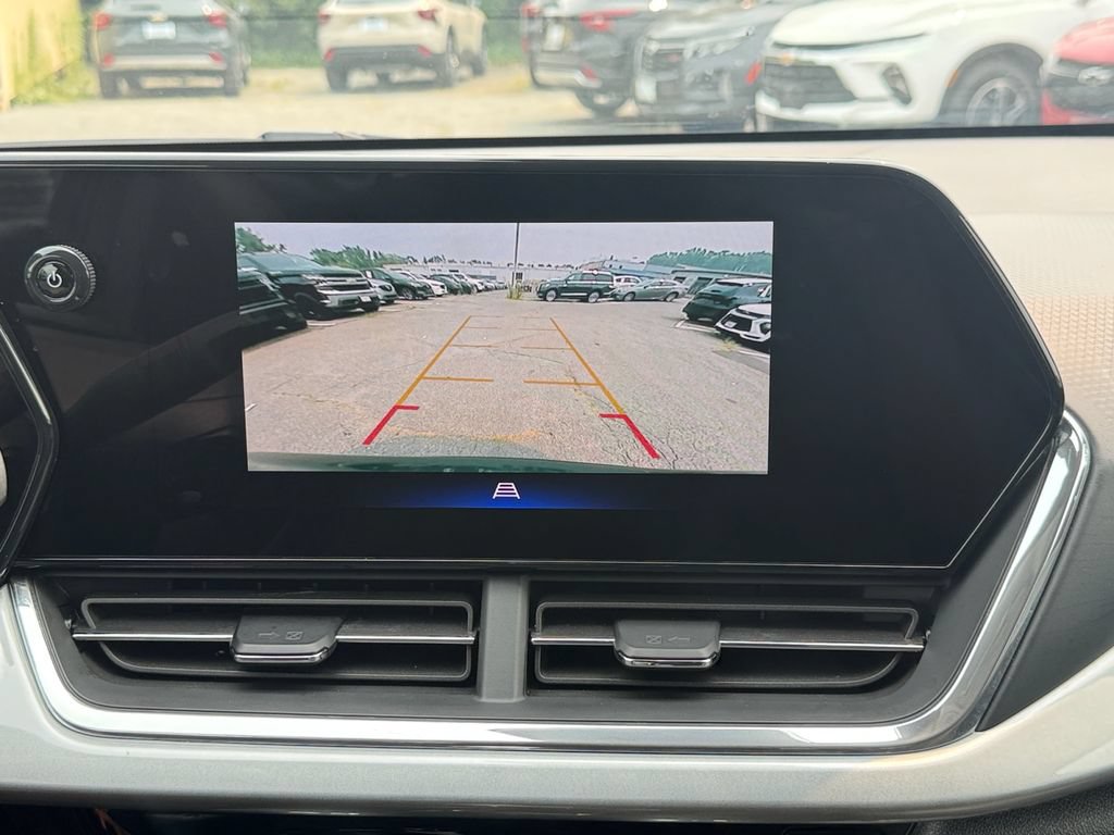 Used 2025 Chevrolet Trax LT FWD image 16