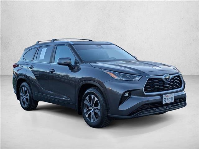 Certified 2023 Toyota Highlander XLE image 3