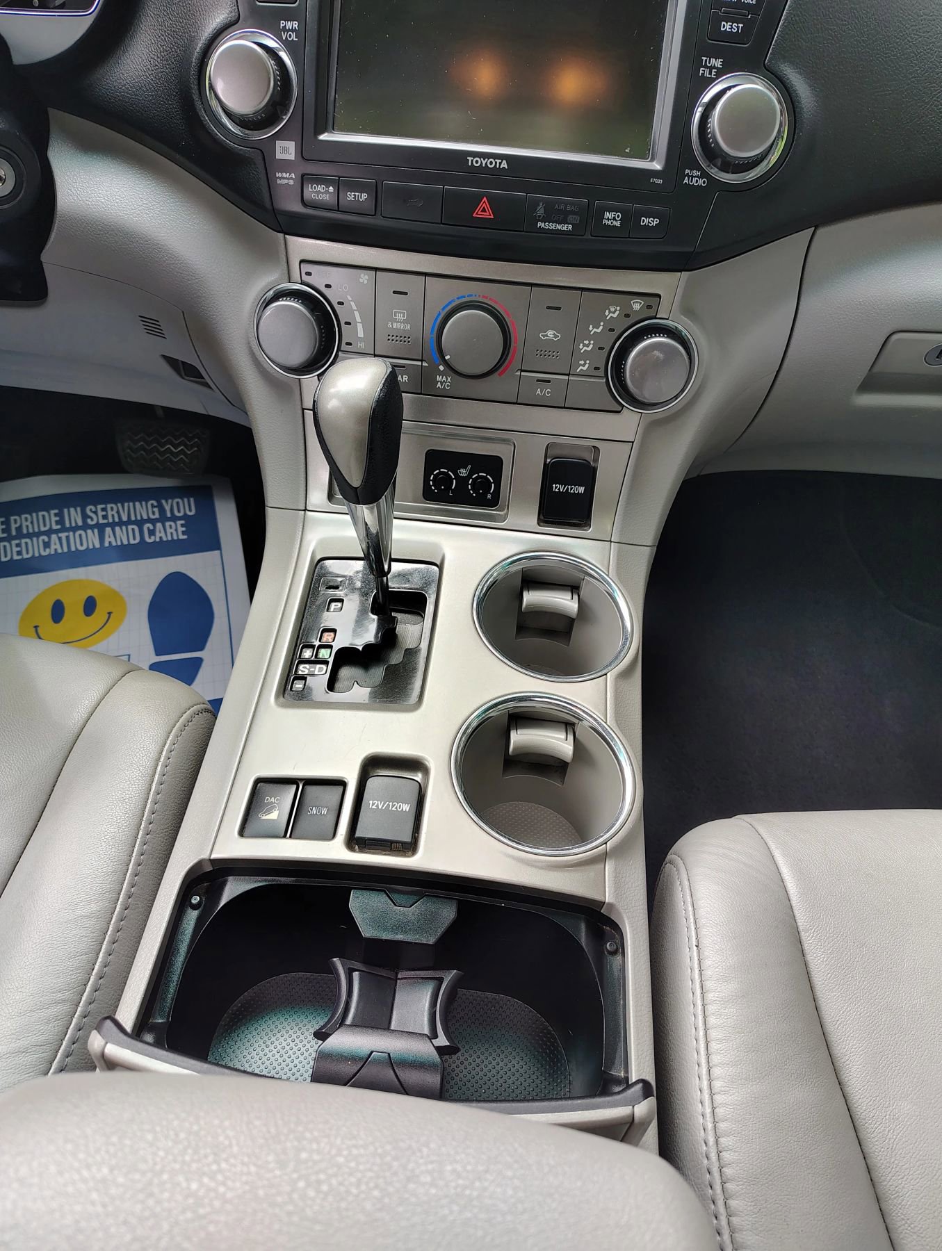 Used 2011 Toyota Highlander SE w/ Tow Pkg AWD/4WD image 18