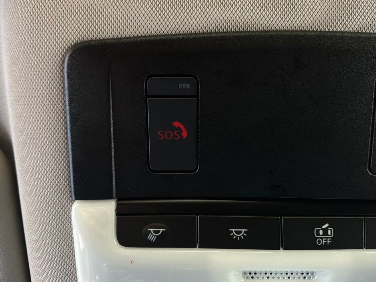 Used 2025 Nissan Rogue SV FWD image 18