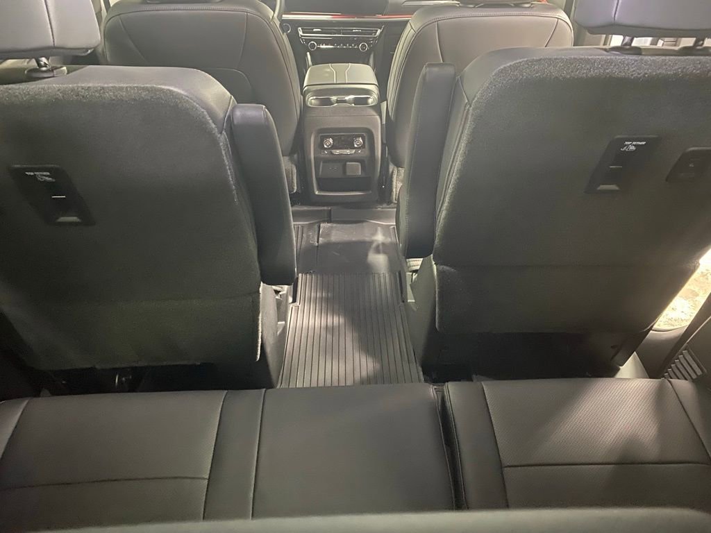 New 2026 Chevrolet Traverse RS w/ LPO, Floor Liner Package AWD/4WD image 21