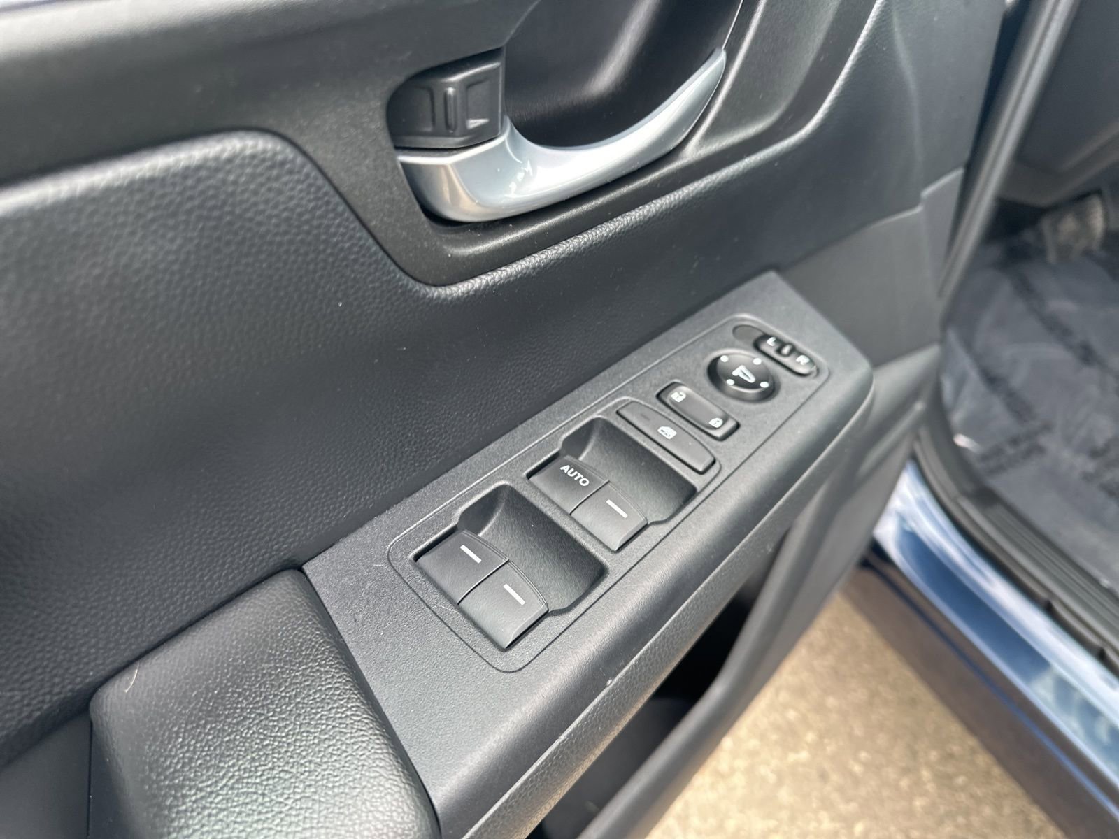 Used 2023 Honda CR-V LX image 16