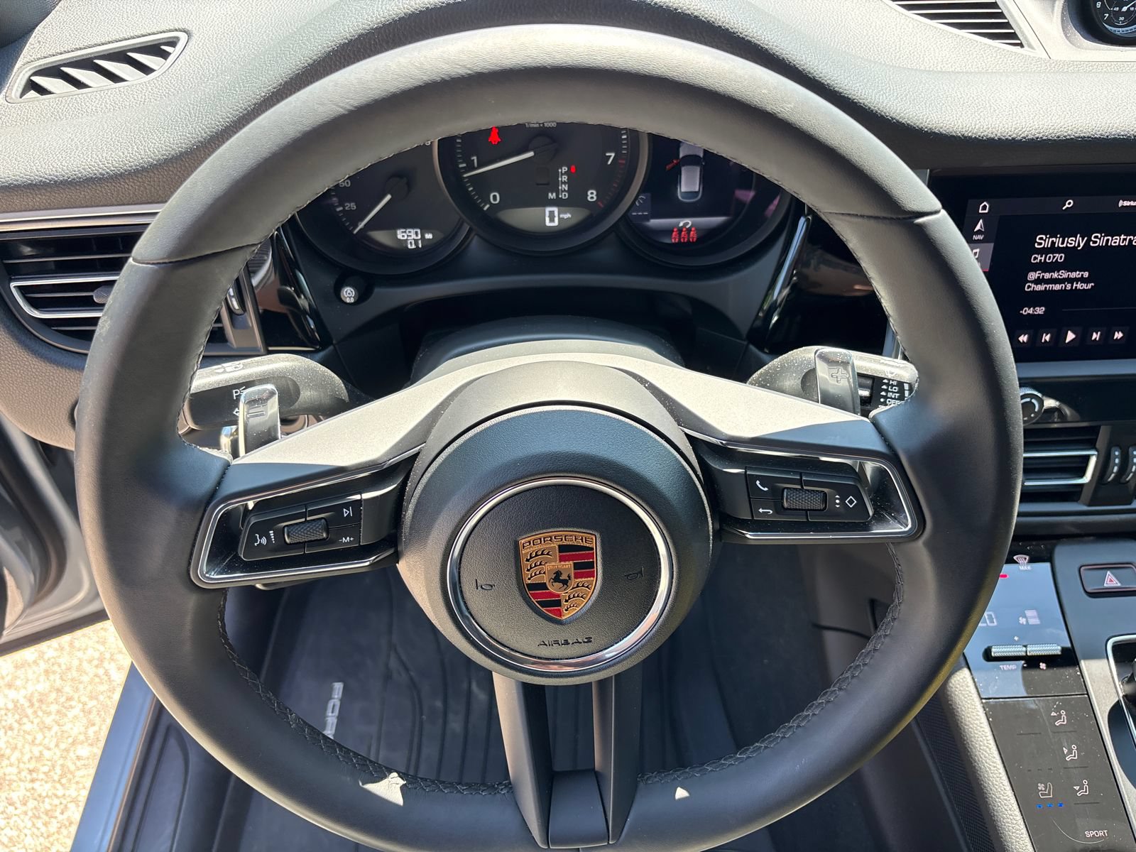 Used 2025 Porsche Macan AWD/4WD image 22