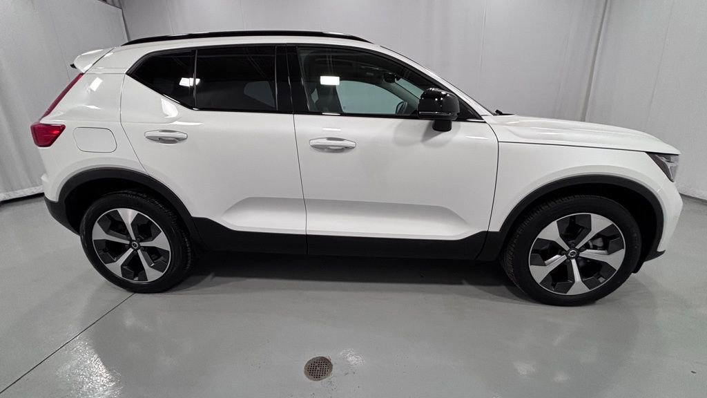 Certified 2023 Volvo XC40 B5 Plus w/ Protection Package Premier image 8