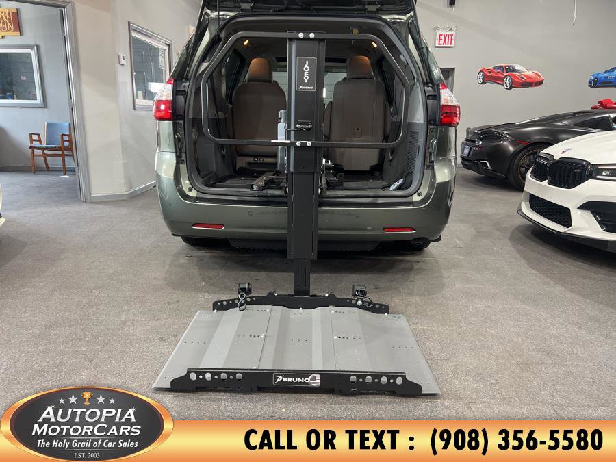 Used 2019 Toyota Sienna XLE image 5