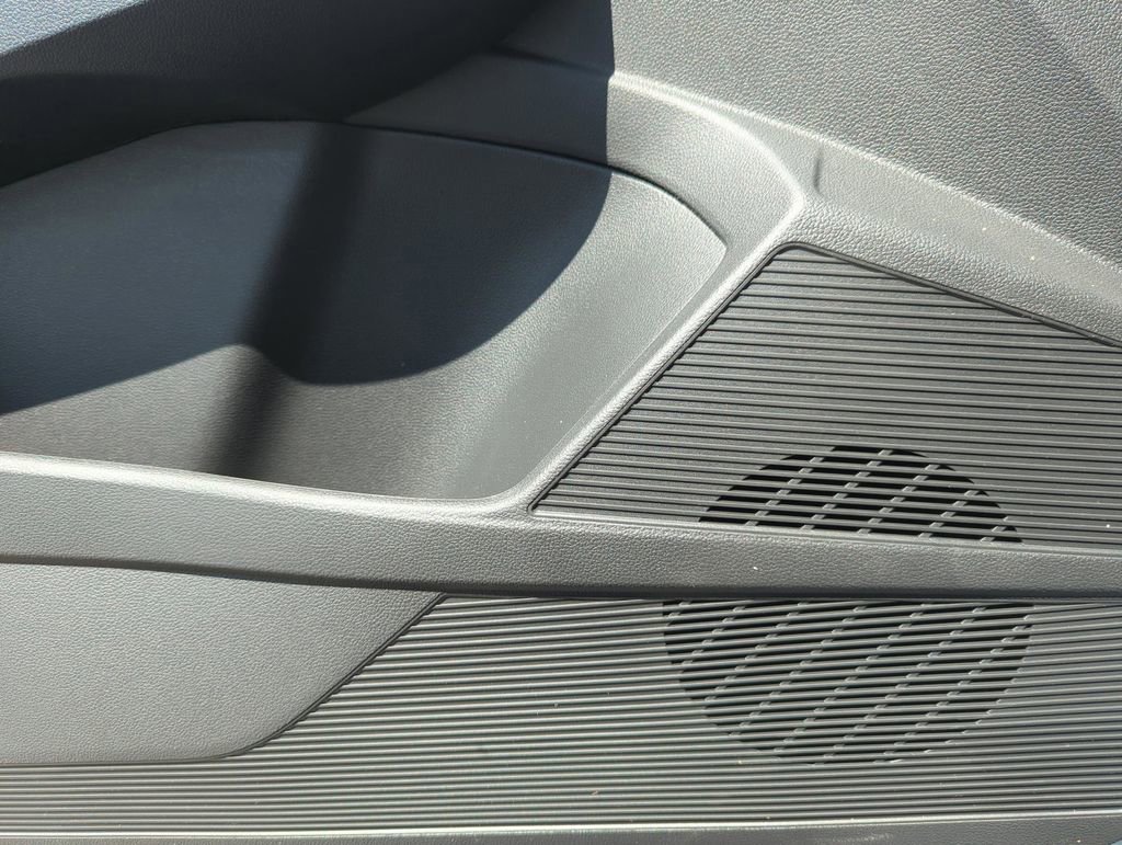 New 2026 Volkswagen Taos SE image 31