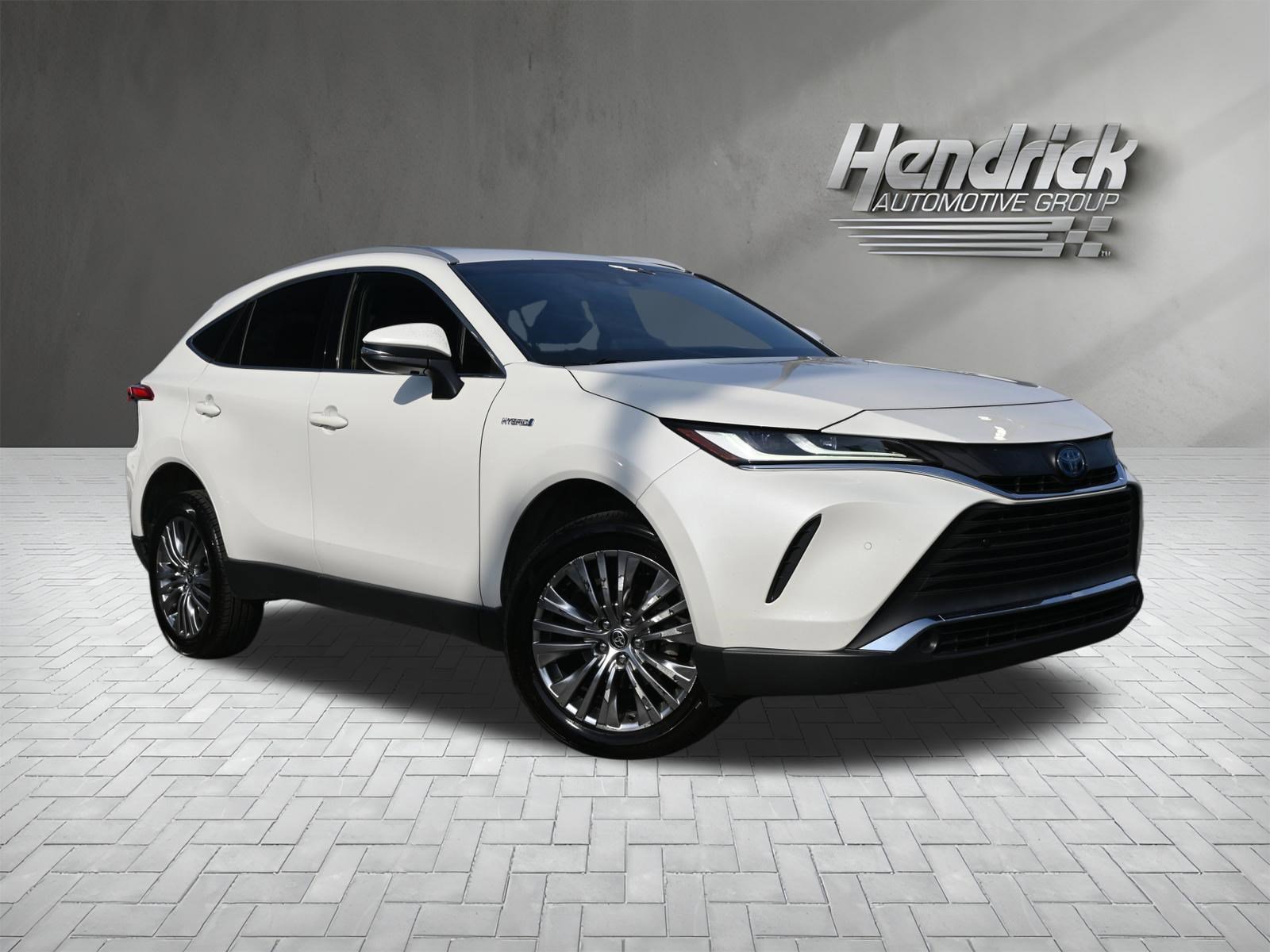 Used 2021 Toyota Venza XLE w/ Softex Package image 2