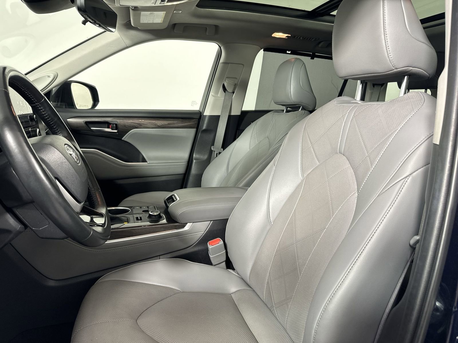 Used 2023 Toyota Highlander Platinum image 19