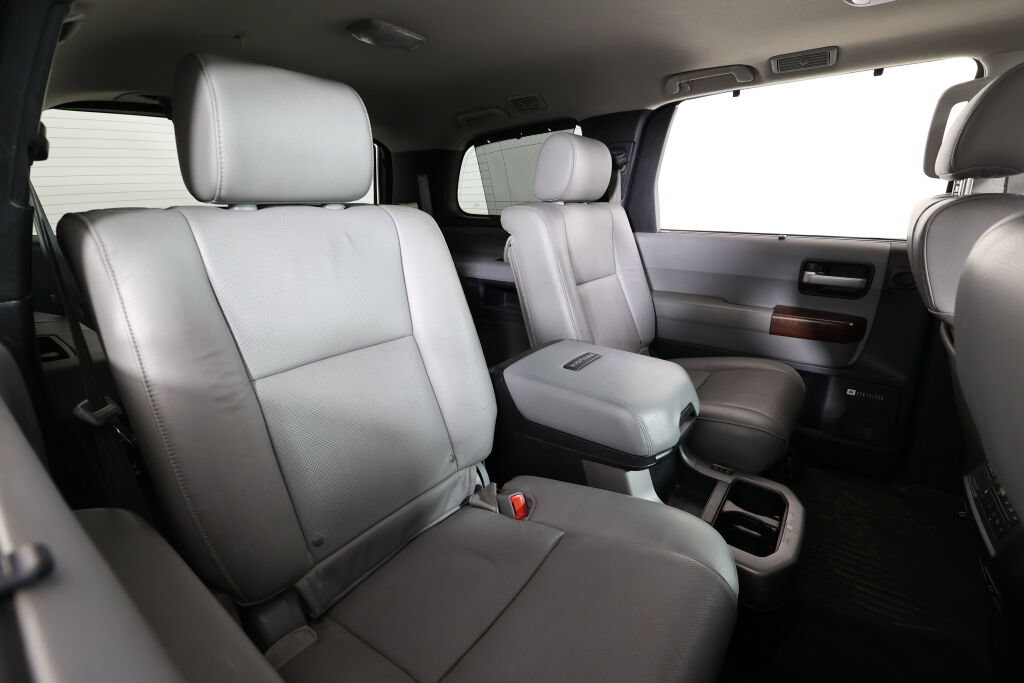 Used 2015 Toyota Sequoia Platinum AWD/4WD image 25
