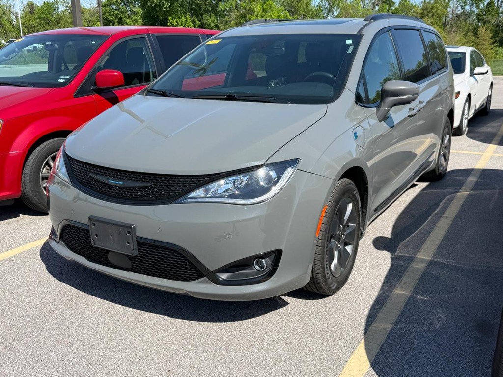 Used 2020 Chrysler Pacifica Limited w/ Advanced Safetytec Group
