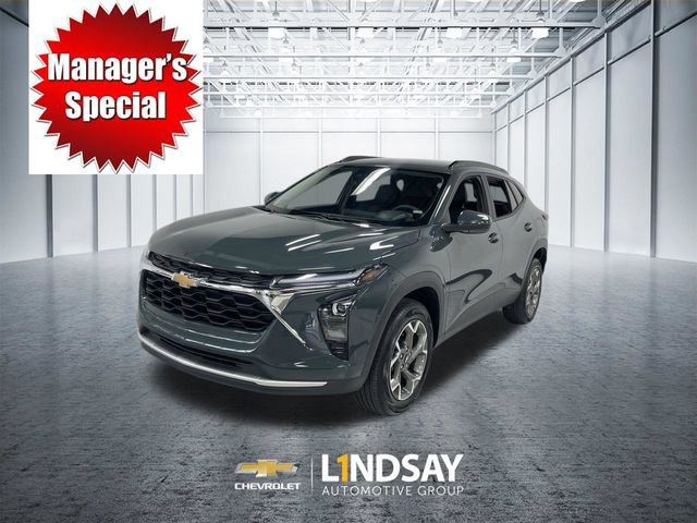 Certified 2025 Chevrolet Trax LT FWD image 1