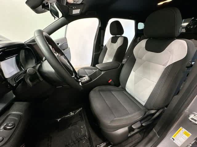 Used 2025 Chevrolet Trax RS FWD image 15