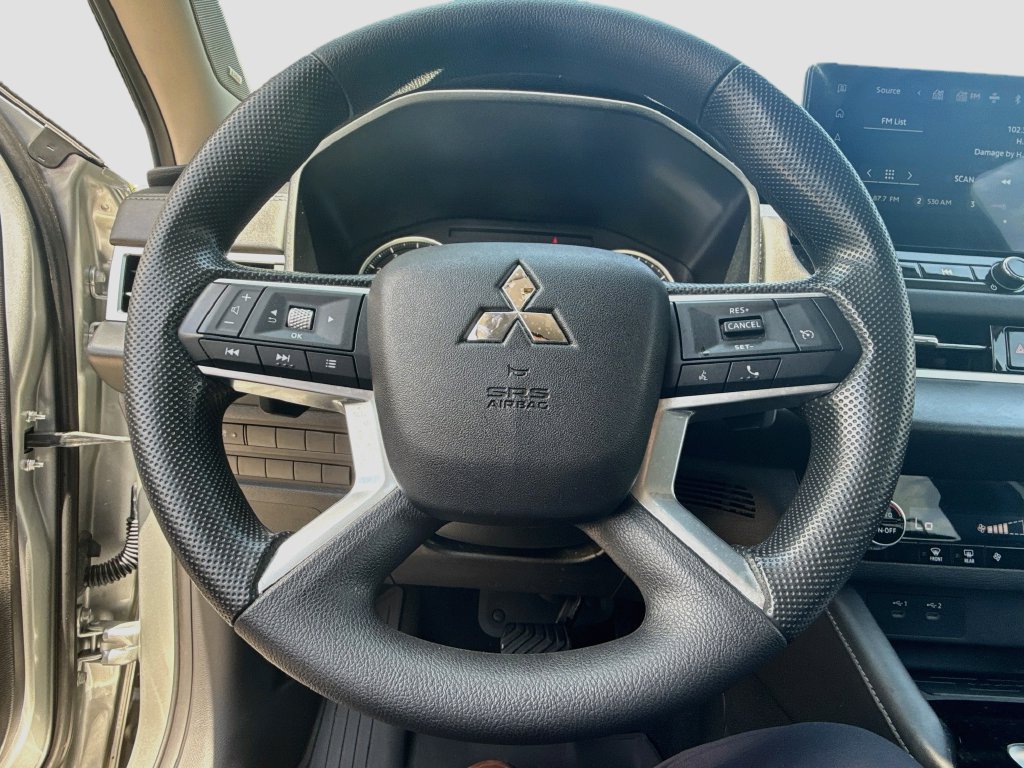 Used 2025 Mitsubishi Outlander ES FWD image 12