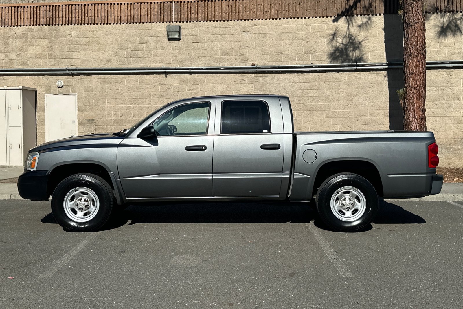 Used 2006 Dodge Dakota ST RWD image 6