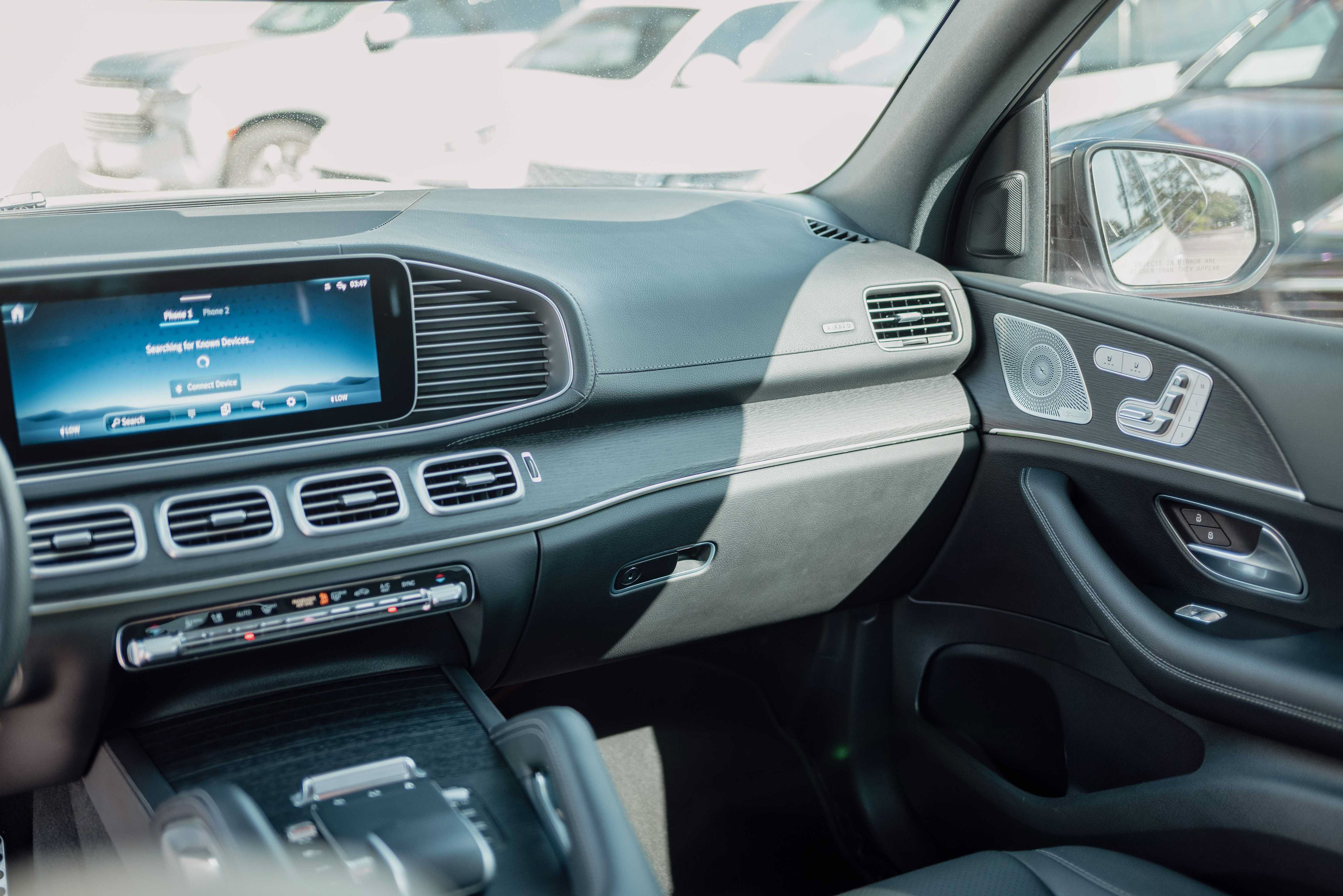 Used 2024 Mercedes-Benz GLS 450 4MATIC image 9