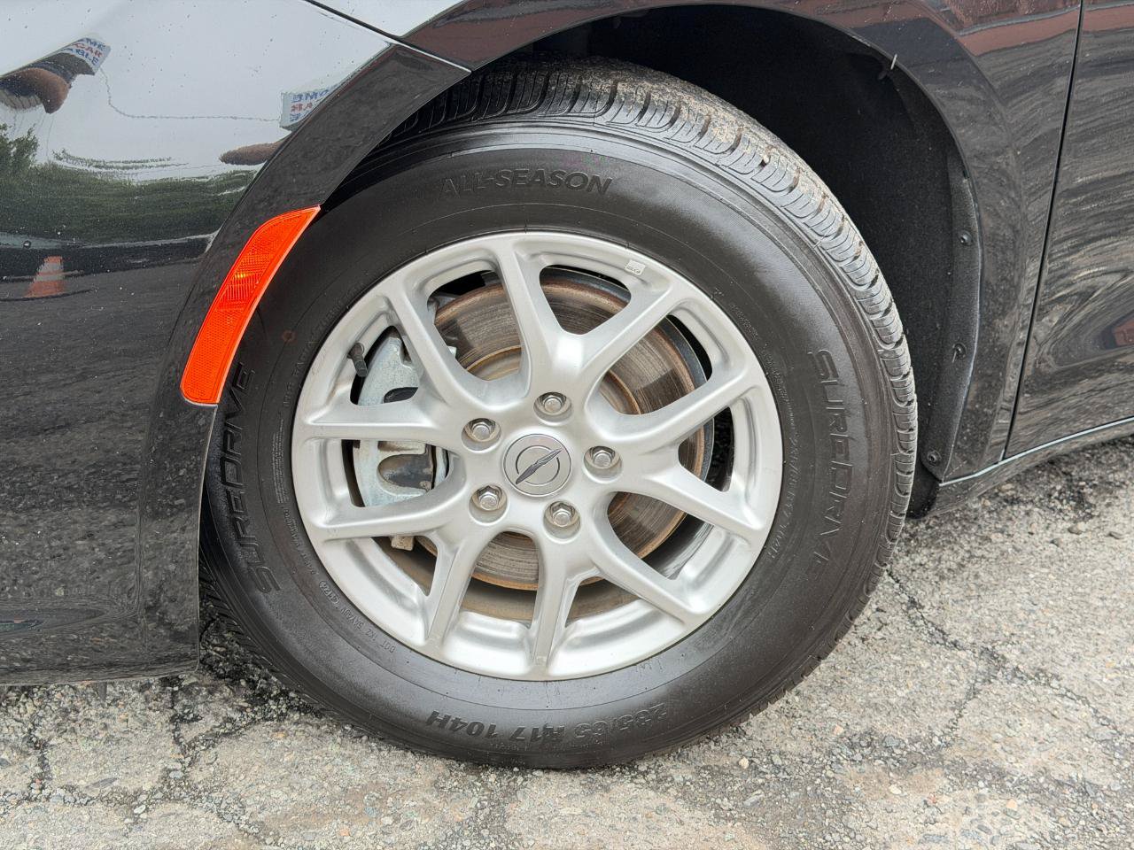 Used 2023 Chrysler Pacifica Touring-L FWD image 89