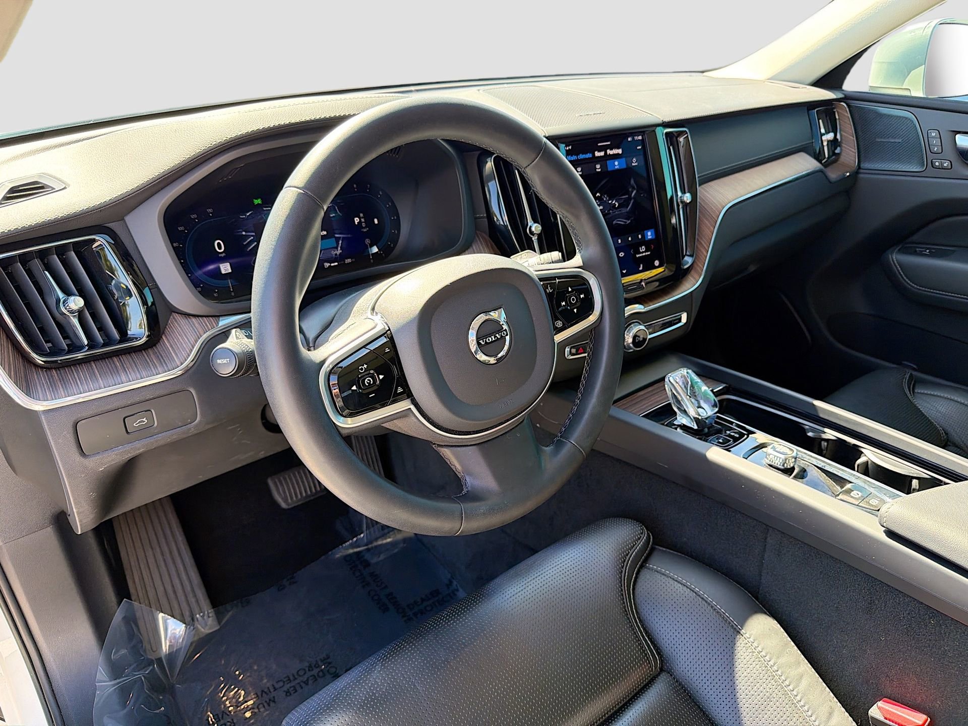 Used 2023 Volvo XC60 B5 Ultimate w/ Climate Package image 27