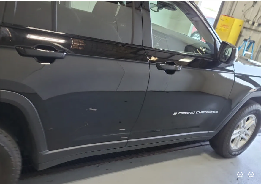 Used 2022 Jeep Grand Cherokee Laredo w/ Luxury Tech Group I AWD/4WD image 7