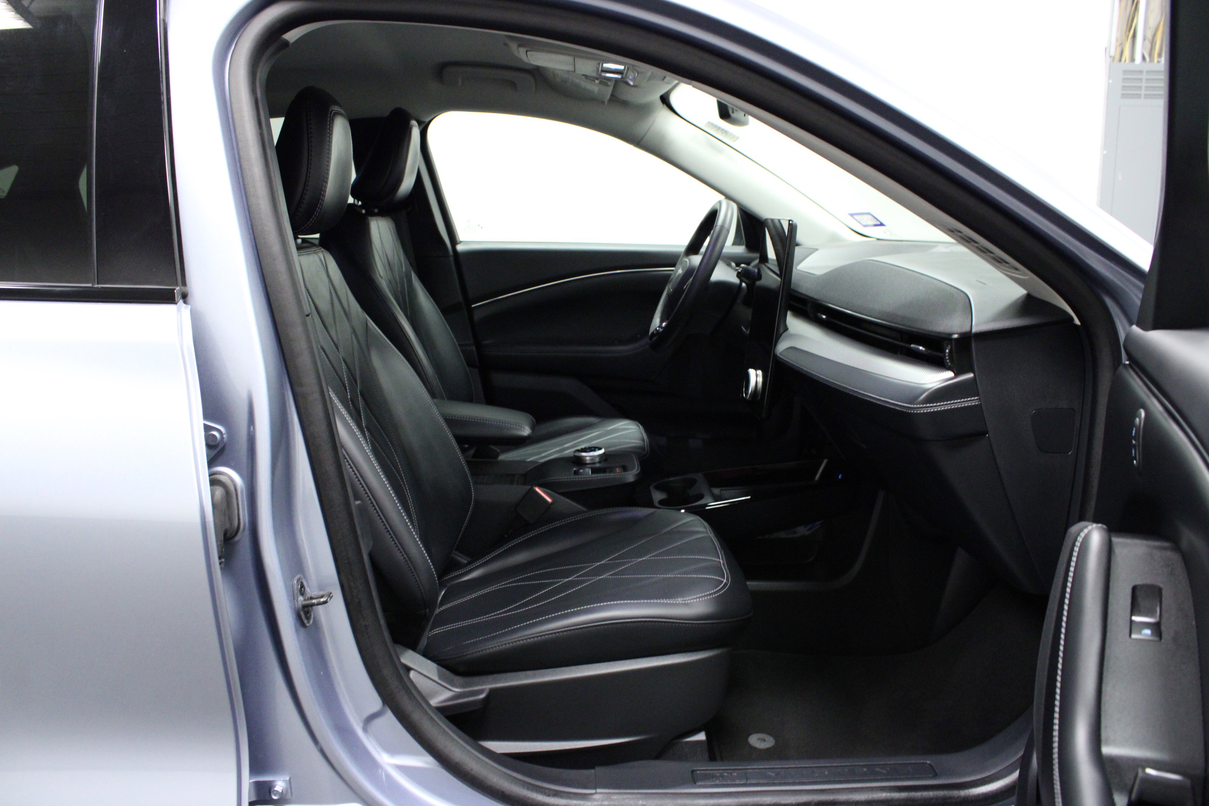 Used 2022 Ford Mustang Mach-E Select image 16