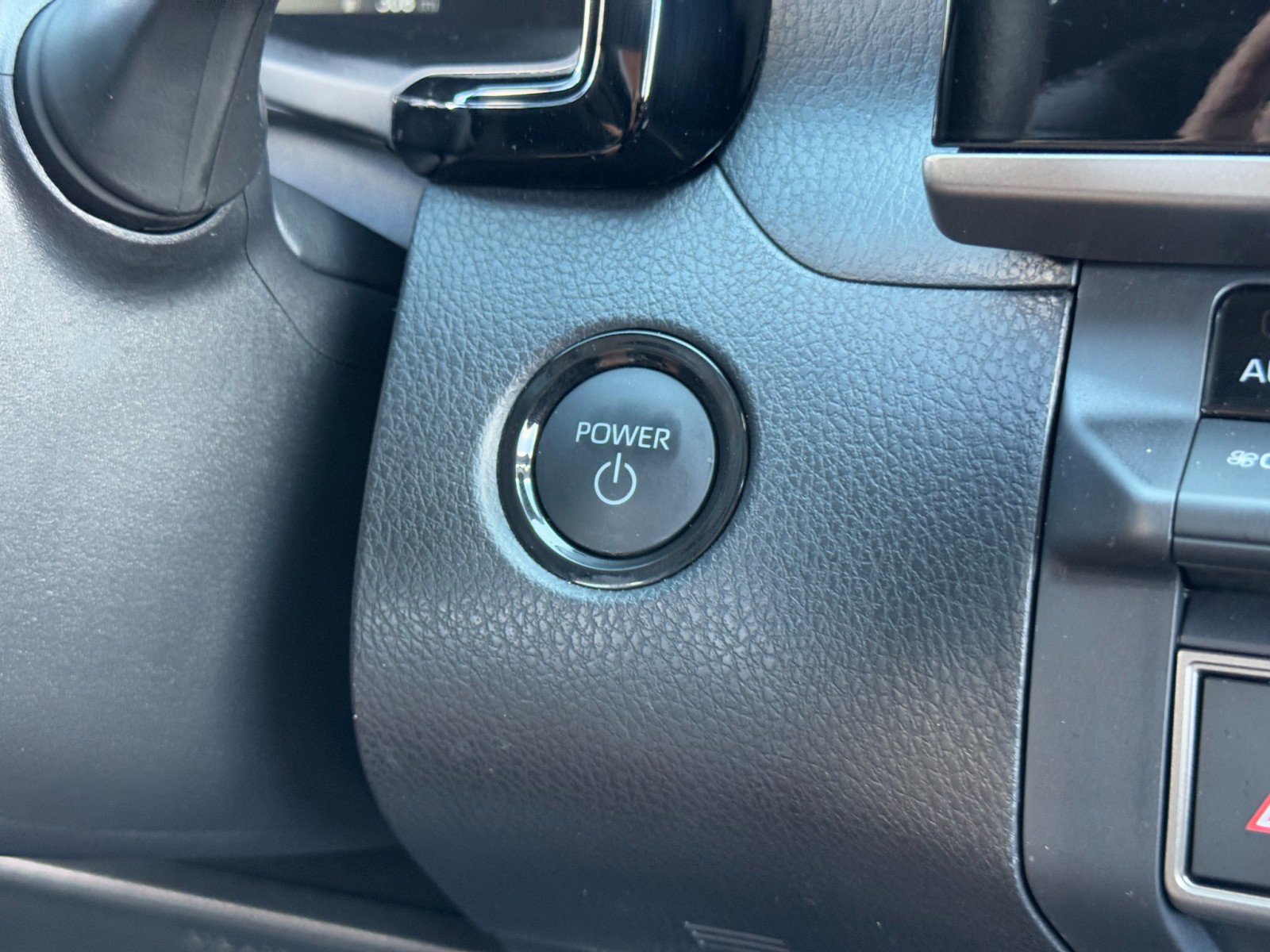 Used 2025 Toyota Camry LE w/ Convenience Package image 20