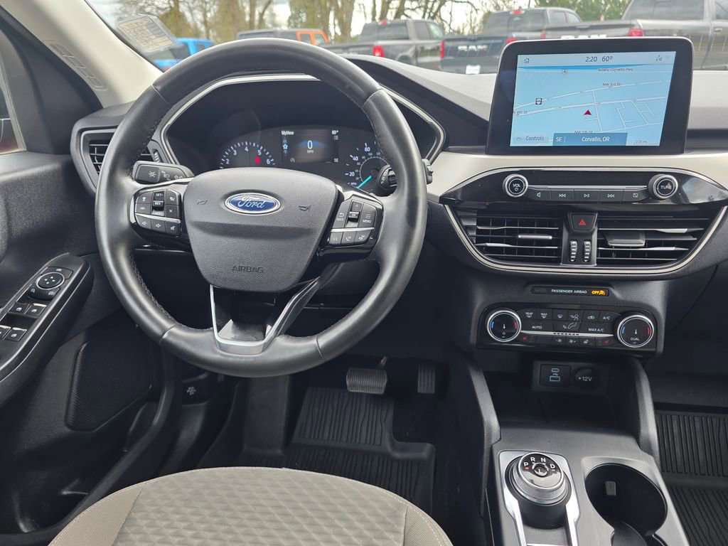 Used 2022 Ford Escape SE w/ SE Sport Appearance Package image 9