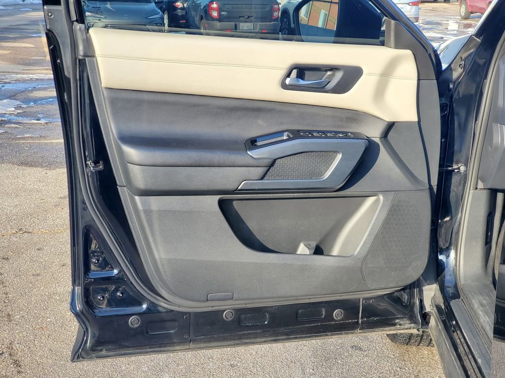 Used 2023 Nissan Pathfinder SL image 13