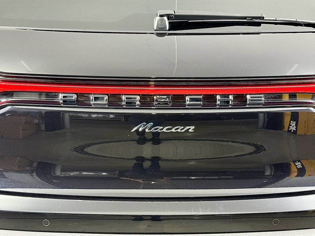 Certified 2024 Porsche Macan AWD/4WD image 35