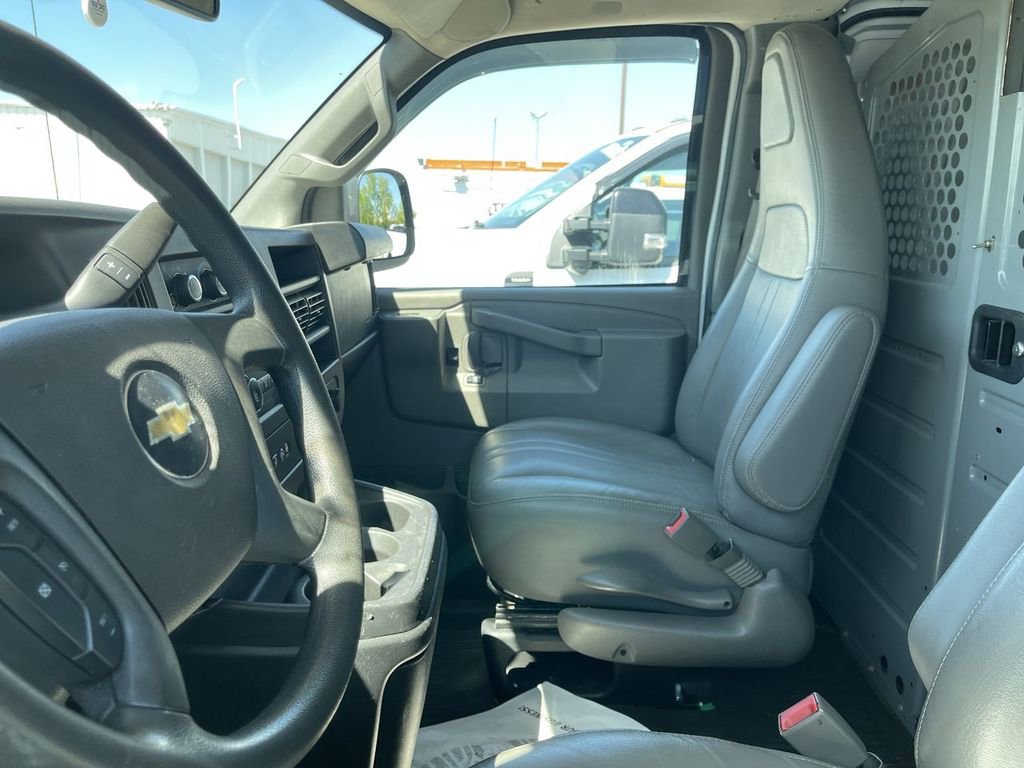 Used 2019 Chevrolet Express 3500 w/ Driver Convenience Package RWD image 3
