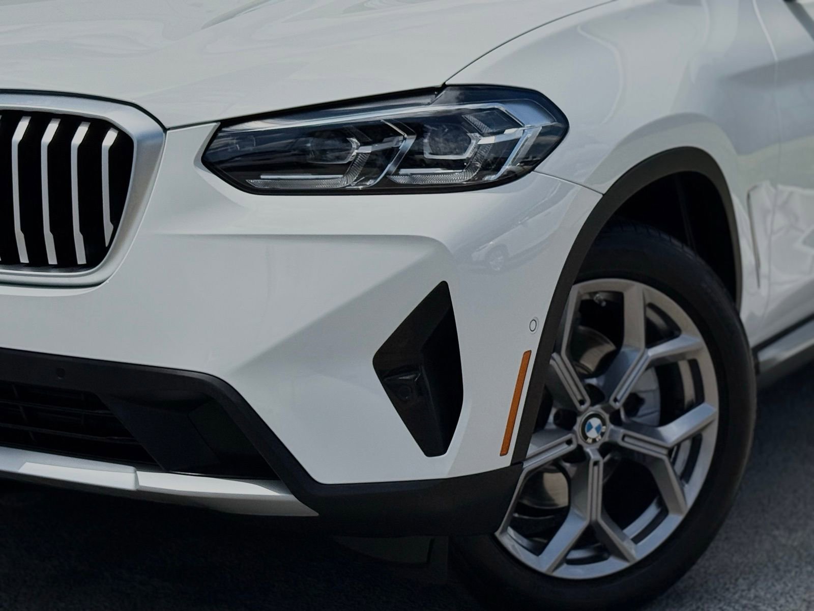 Used 2023 BMW X3 sDrive30i w/ Convenience Package RWD image 3