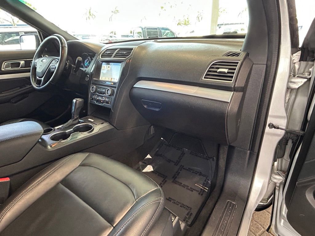 Used 2017 Ford Explorer XLT w/ Equipment Group 202A image 23