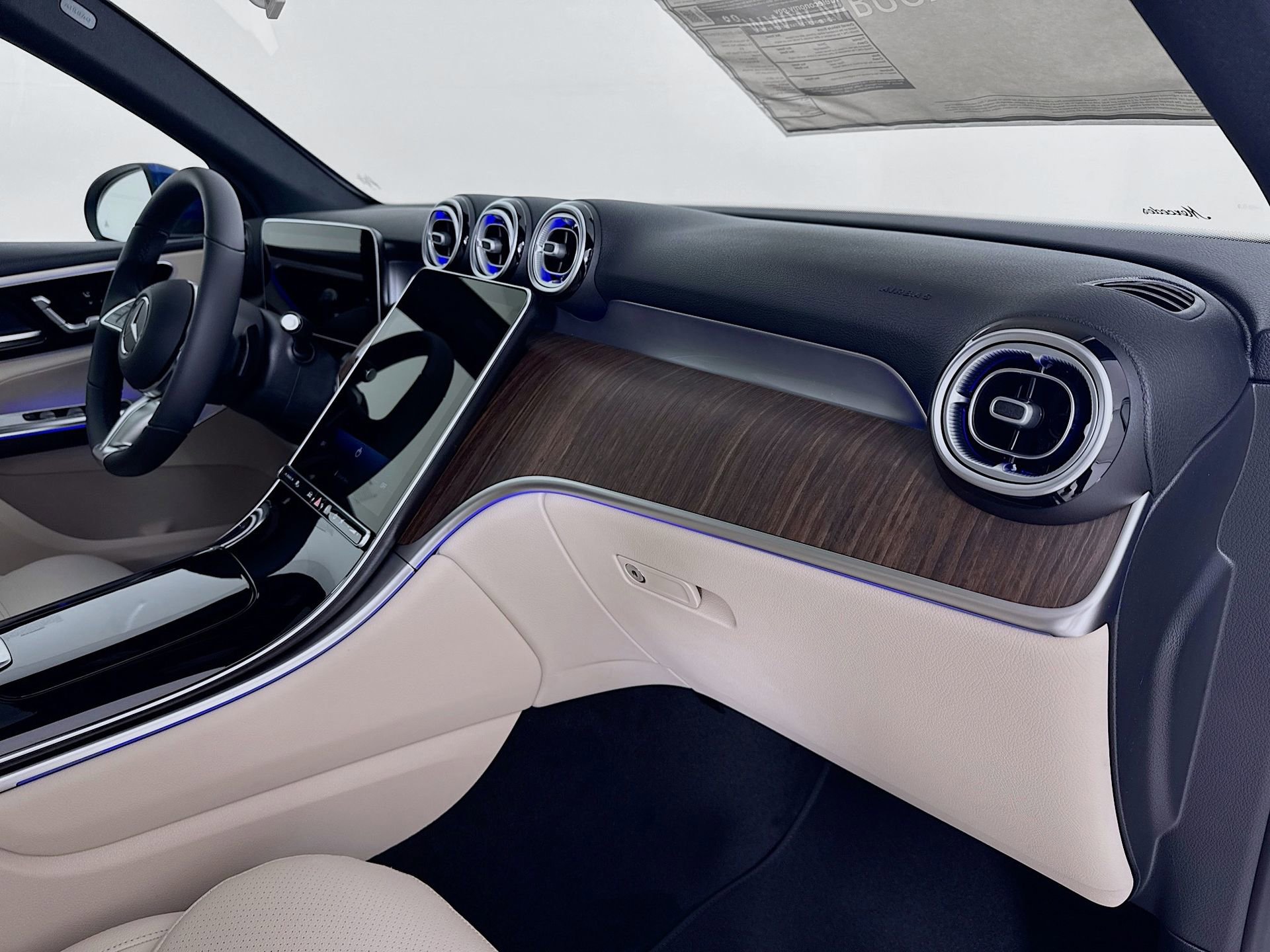 New 2026 Mercedes-Benz GLC 300 image 32