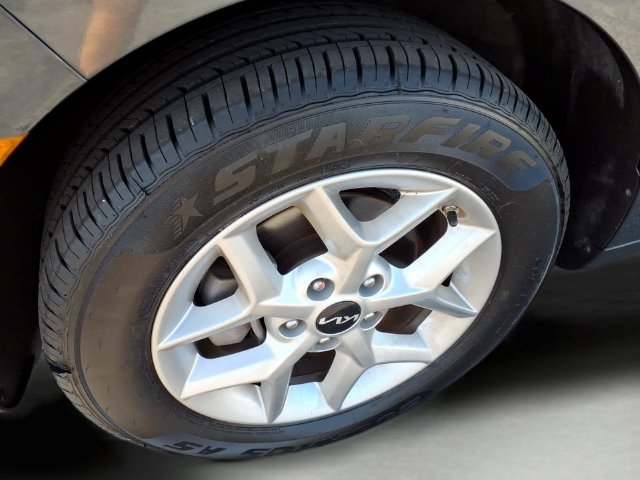 Used 2025 Kia Soul LX w/ LX Technology Package FWD image 8