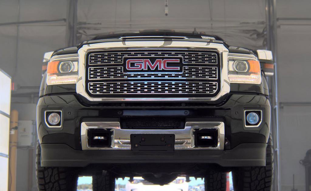 Used 2018 GMC Sierra 3500 Denali w/ Duramax Plus Package AWD/4WD image 3