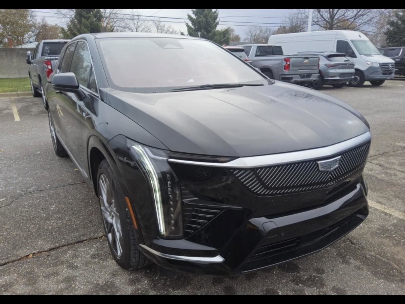 Used 2025 Cadillac Optiq Luxury 2 w/ LPO, Floor Liner Package AWD/4WD image 3