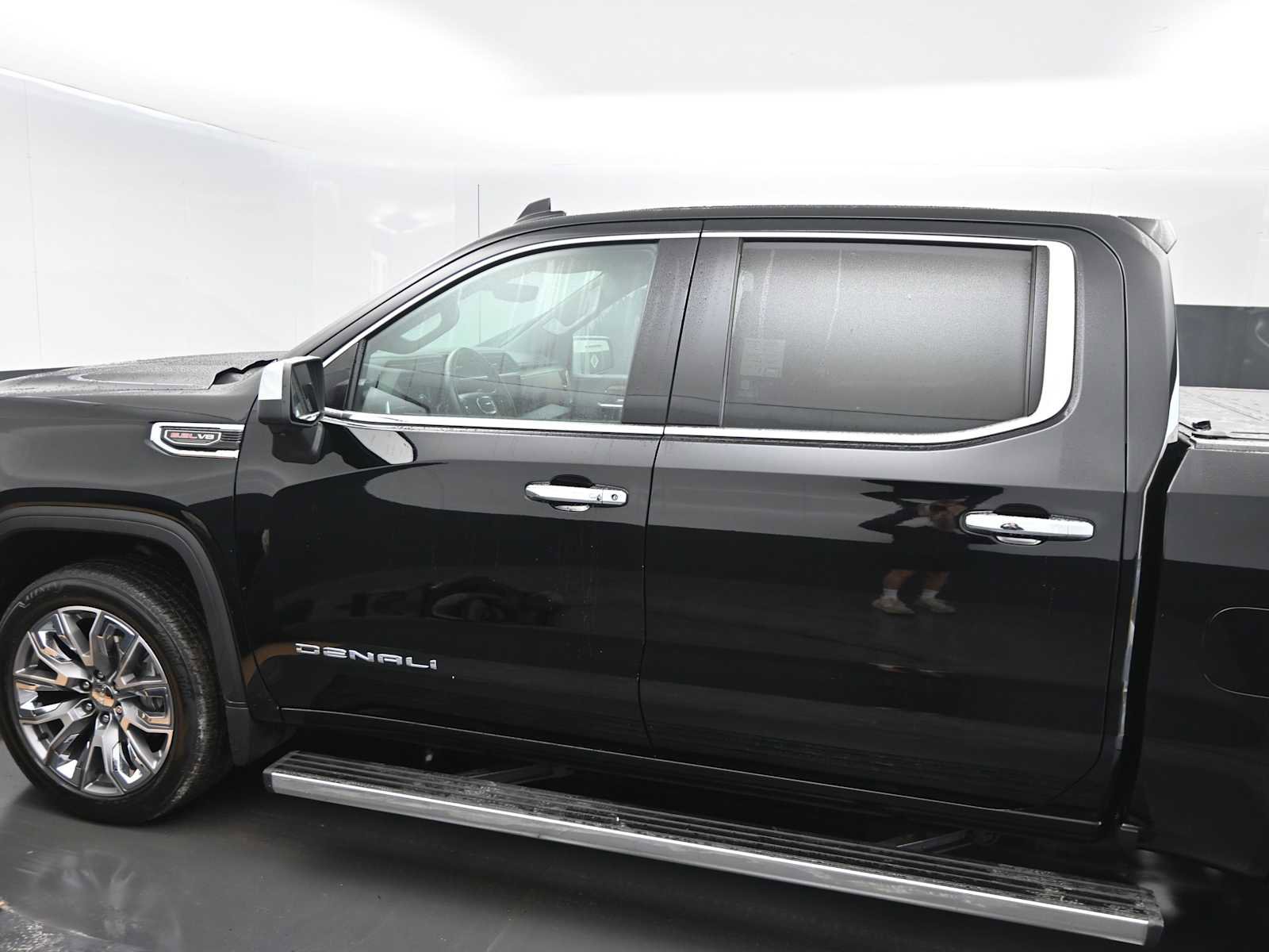 Used 2023 GMC Sierra 1500 Denali w/ Denali Reserve Package AWD/4WD image 6