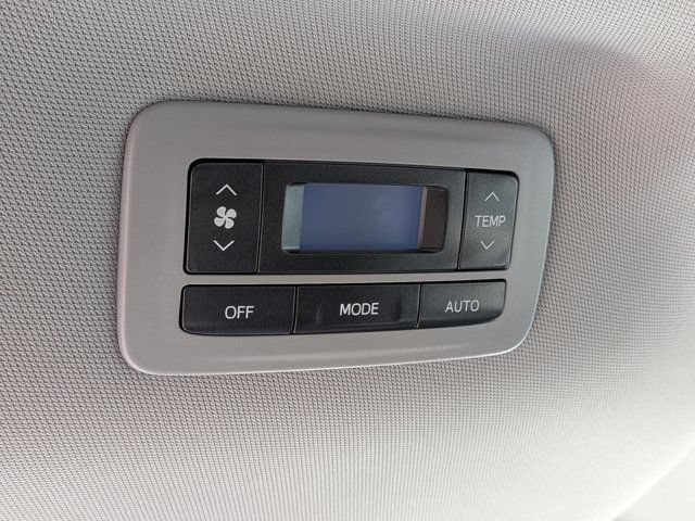 Used 2020 Toyota Sienna LE w/ Carpet Mat Package FWD image 18