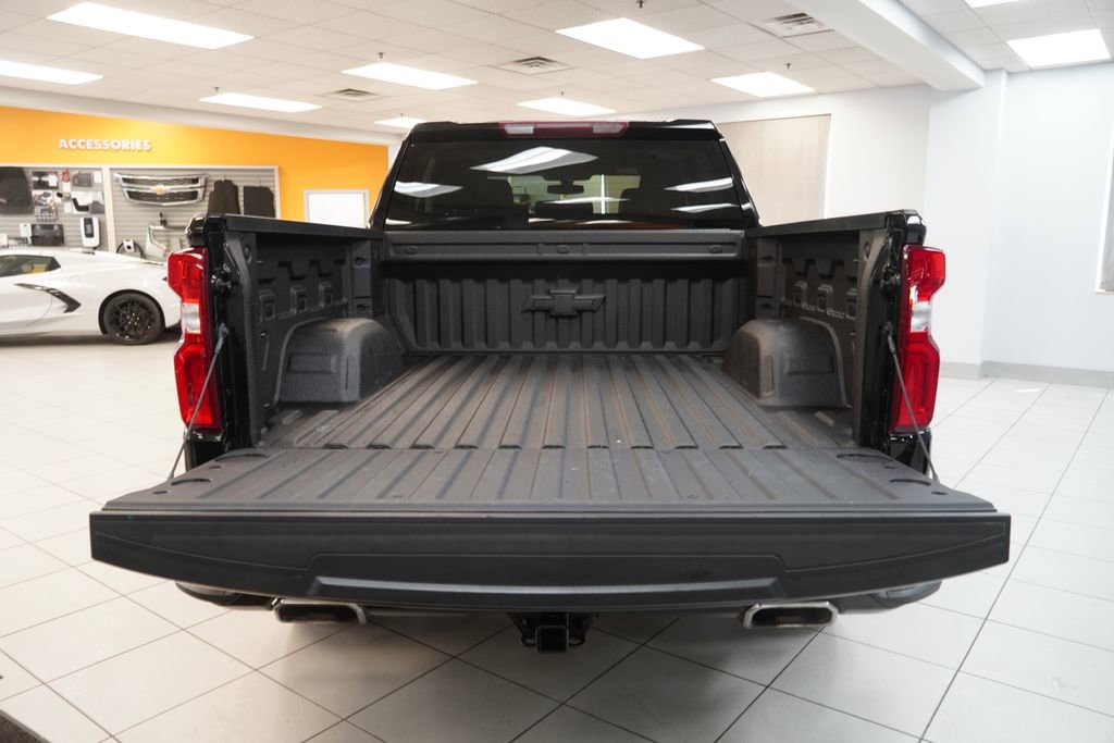 Certified 2022 Chevrolet Silverado 1500 RST w/ LPO, Blackout Package AWD/4WD image 9