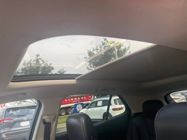 Used 2021 Buick Envision Essence FWD image 11