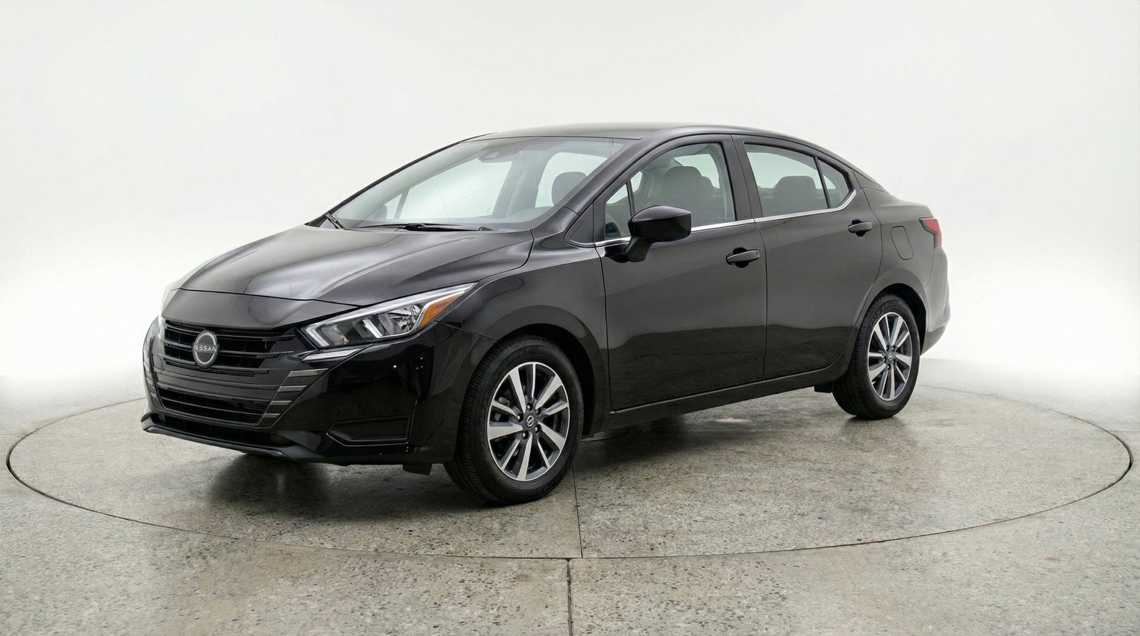 Used 2025 Nissan Versa SV image 3