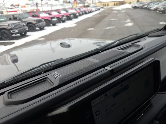 Used 2025 Jeep Wrangler Unlimited Sahara w/ Safety Group image 21